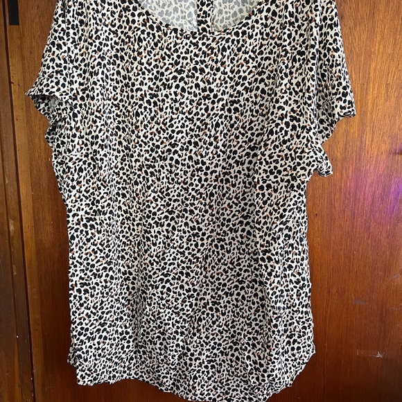 Beautiful Leopard Top - Picture 3 of 3